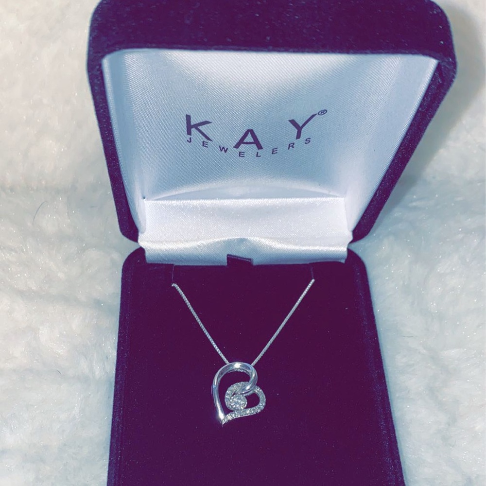 Very Pretty Heart Shaped Diamond Necklace